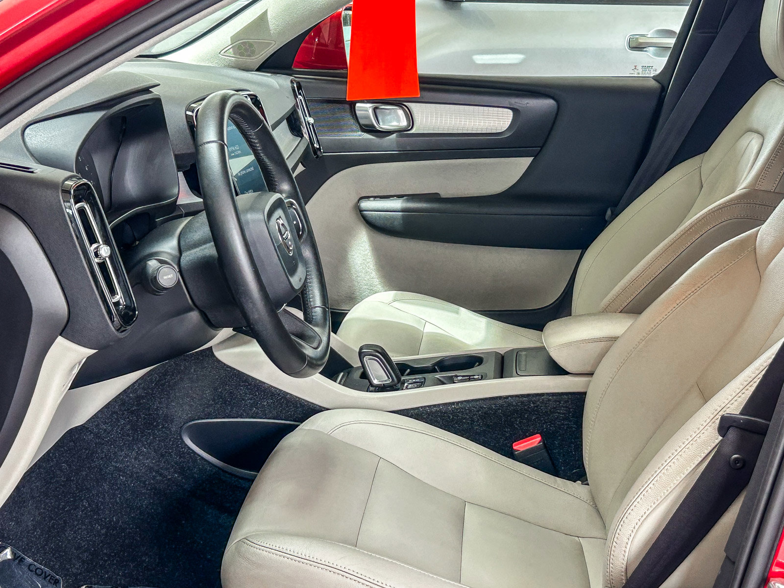 Used 2019 Volvo XC40 T4 Momentum FWD image 16