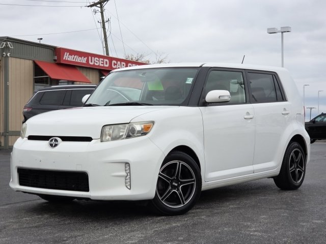 Used 2014 Scion xB image 2