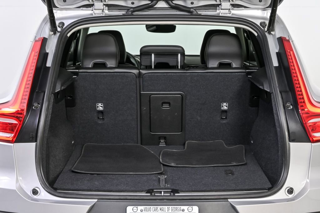 Certified 2025 Volvo XC40 B5 Plus image 28