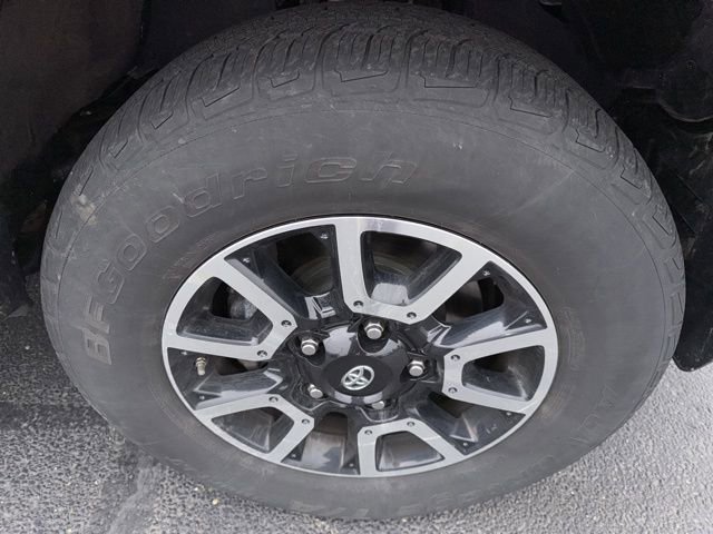 Used 2018 Toyota Tundra SR5 w/ TRD Off Road Package image 27