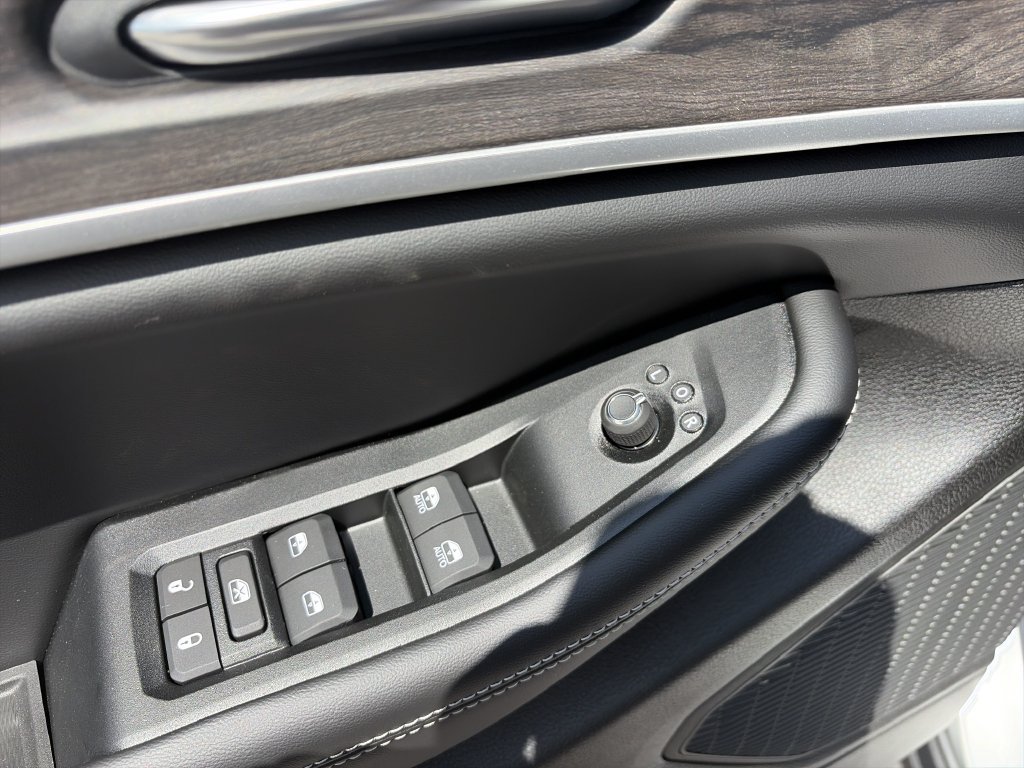 New 2026 Jeep Grand Cherokee Altitude RWD image 17