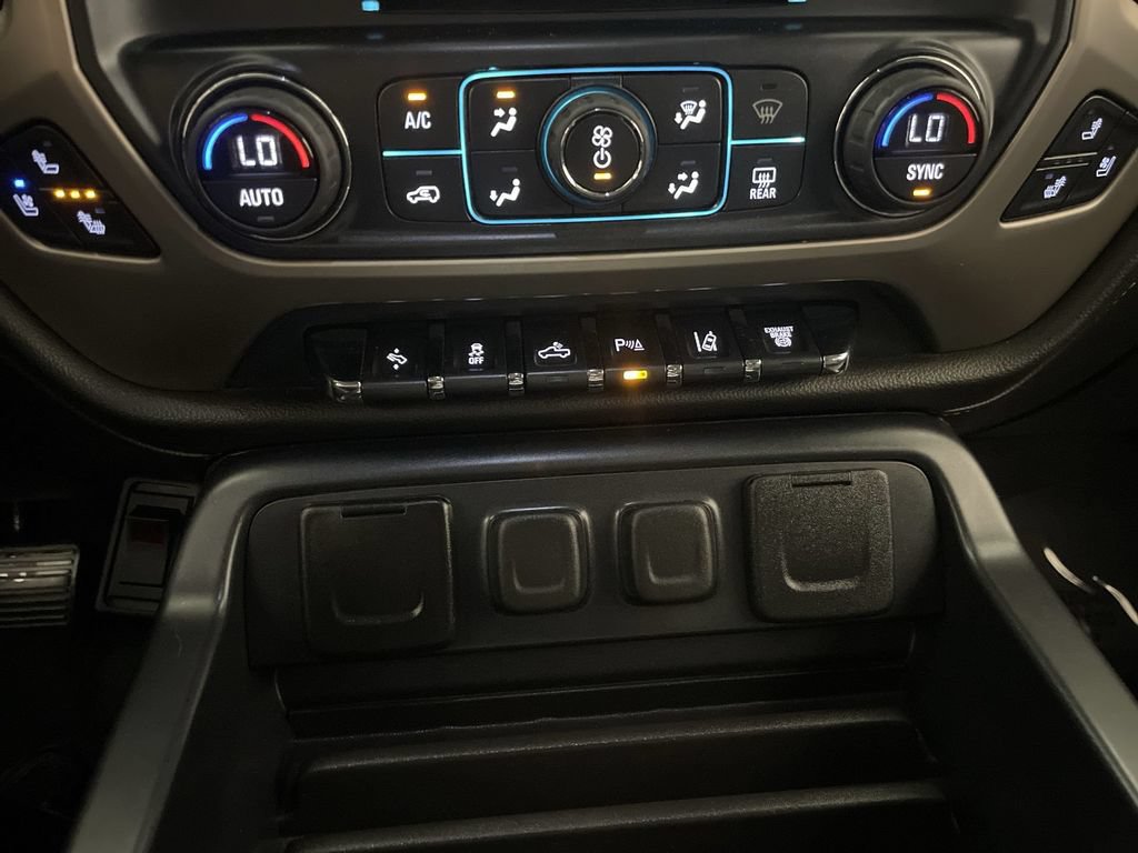 Used 2018 GMC Sierra 2500 Denali w/ Duramax Plus Package AWD/4WD image 9