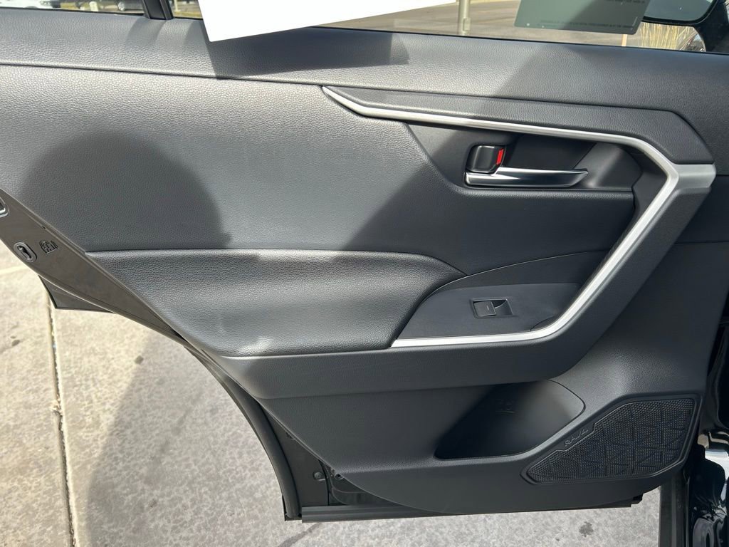 Used 2025 Toyota RAV4 SE image 25
