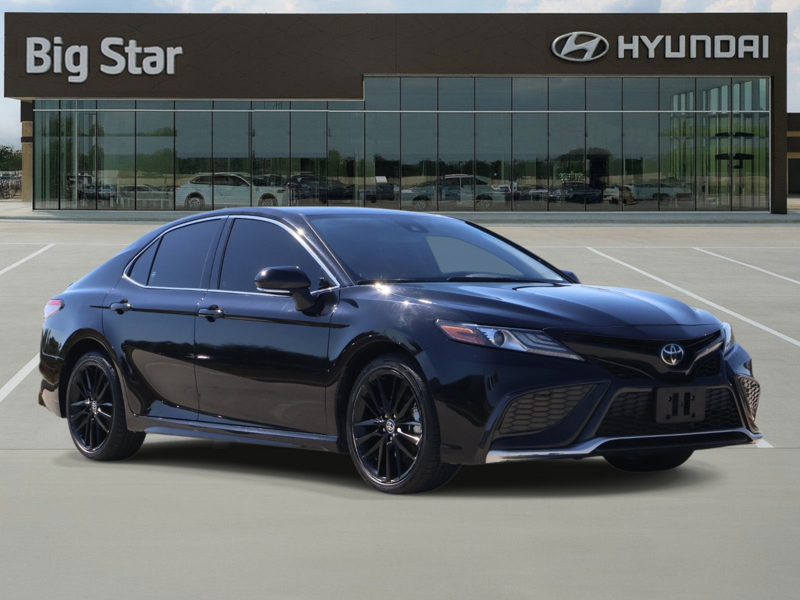 Used 2023 Toyota Camry XSE FWD image 6