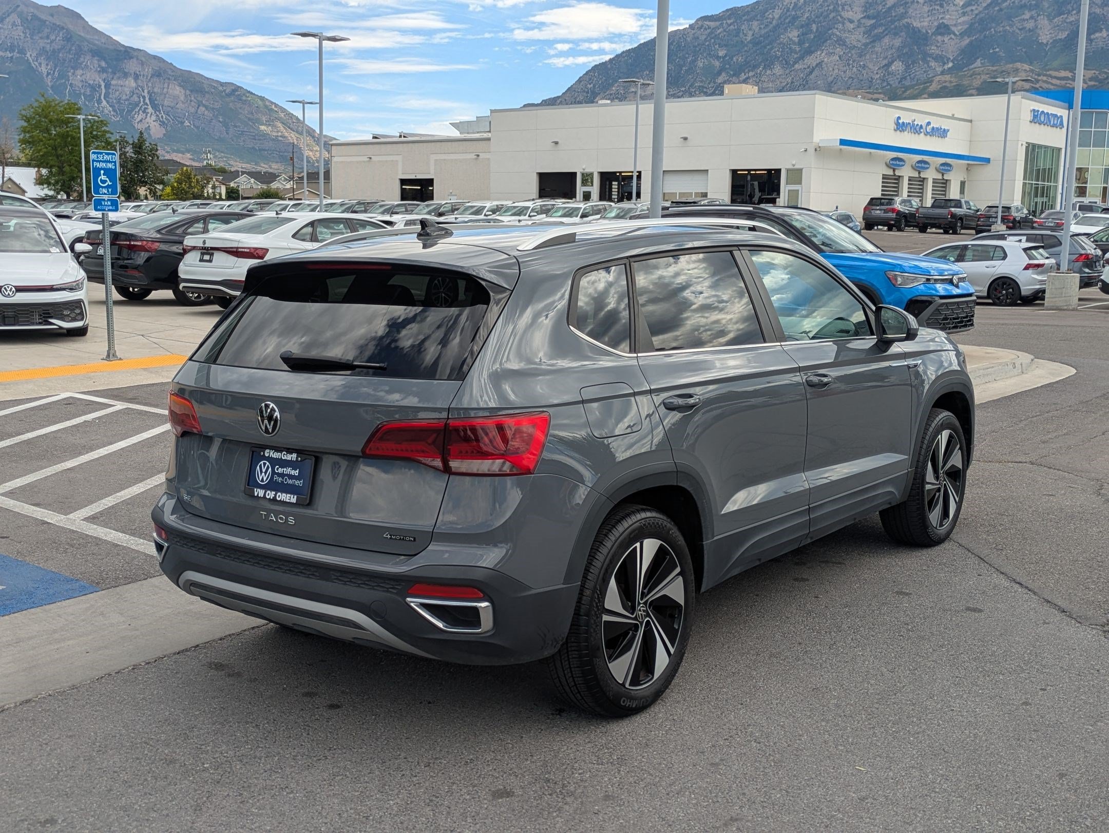 Certified 2024 Volkswagen Taos SE AWD/4WD image 3
