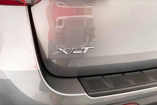 Used 2023 Ford Explorer XLT AWD/4WD image 7