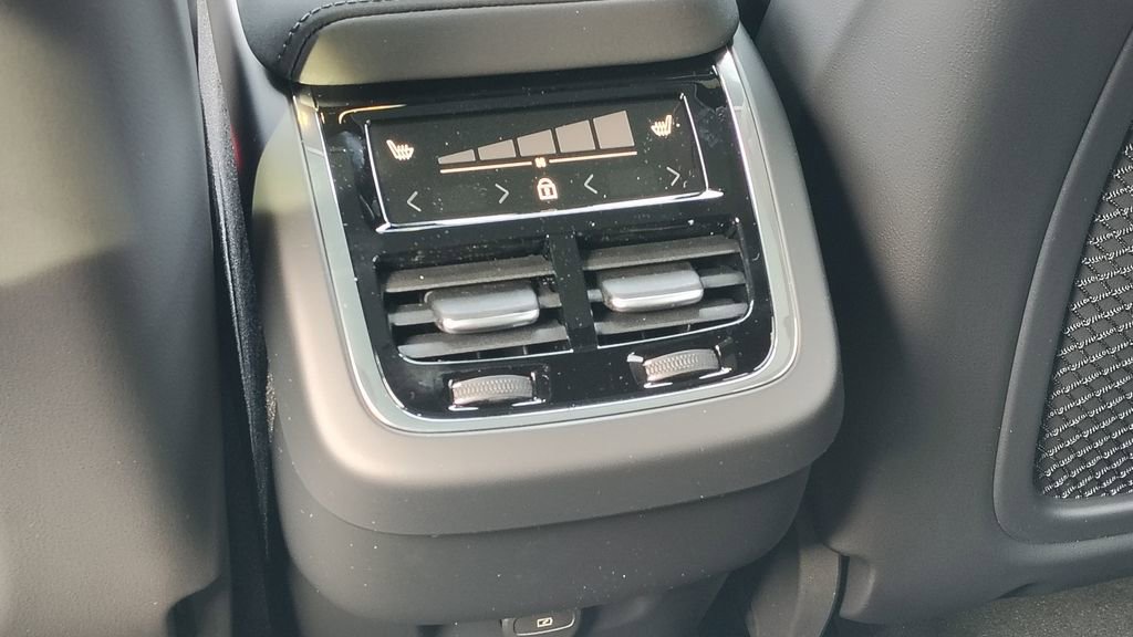 New 2026 Volvo XC60 B5 Ultra w/ Protection Package Premier image 31