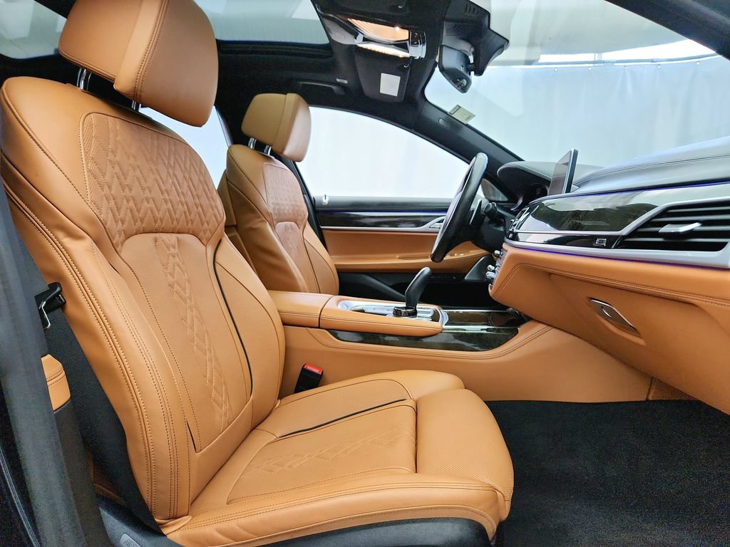 Used 2020 BMW 750i xDrive w/ Executive Package AWD/4WD image 36