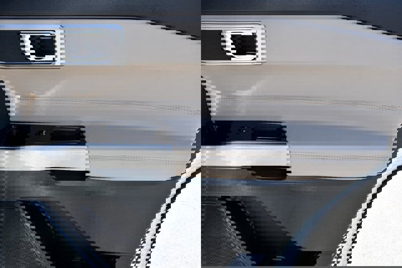 Used 2024 Ford Explorer XLT w/ Equipment Group 202A image 17