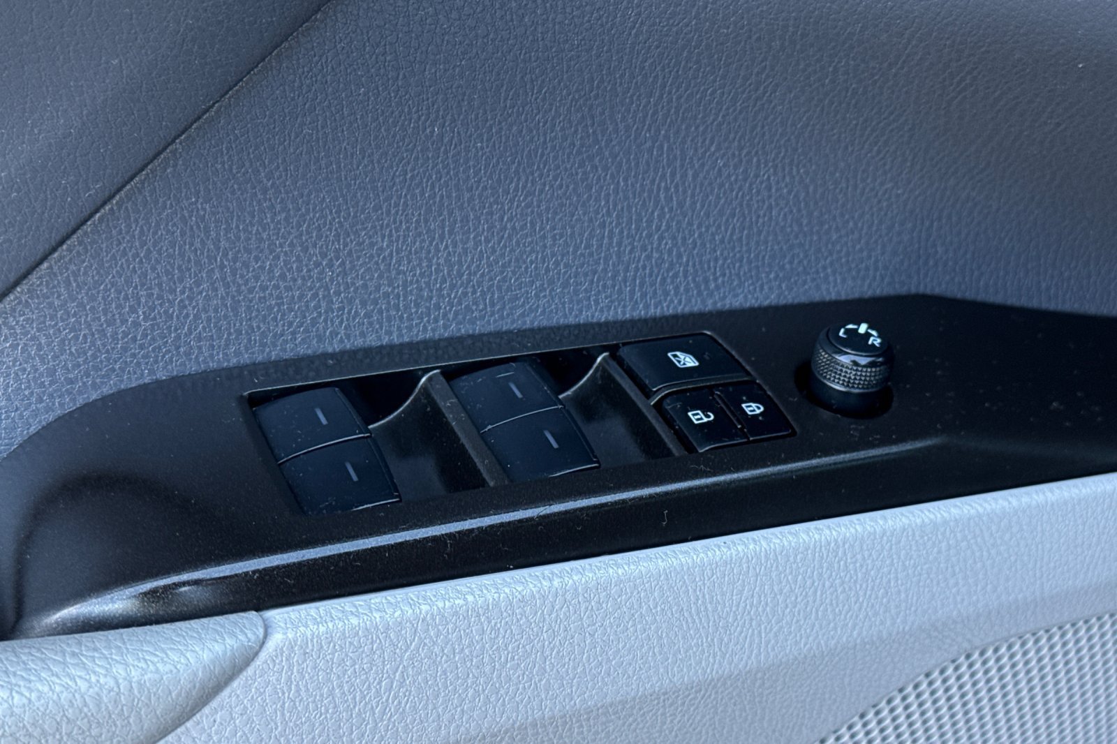 Used 2024 Toyota Camry LE FWD image 12