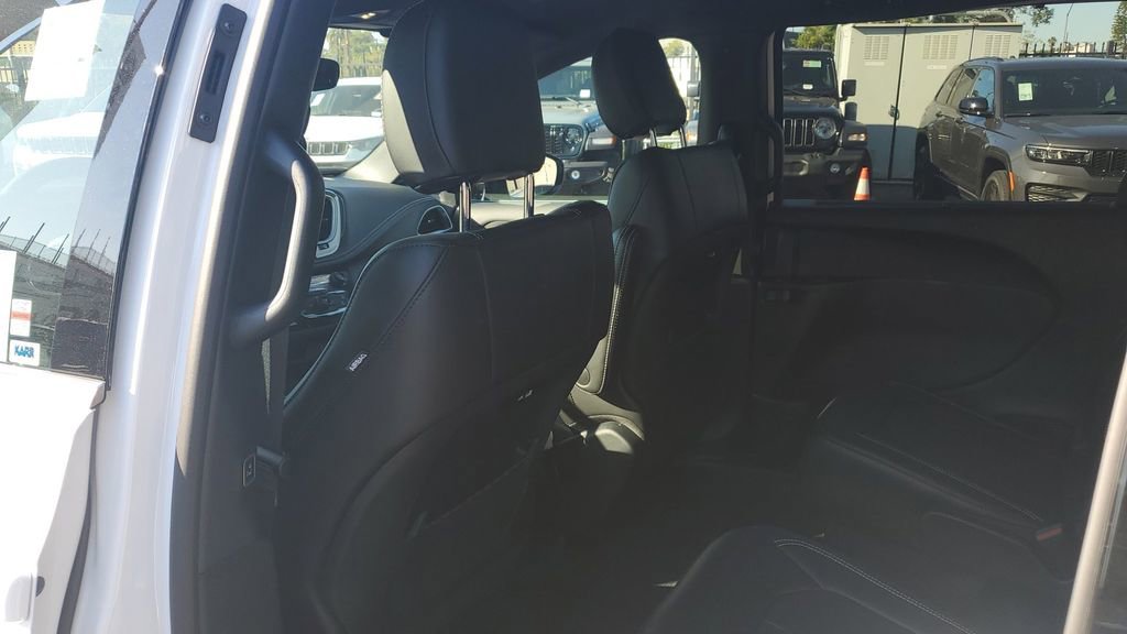 New 2026 Chrysler Pacifica Select image 15