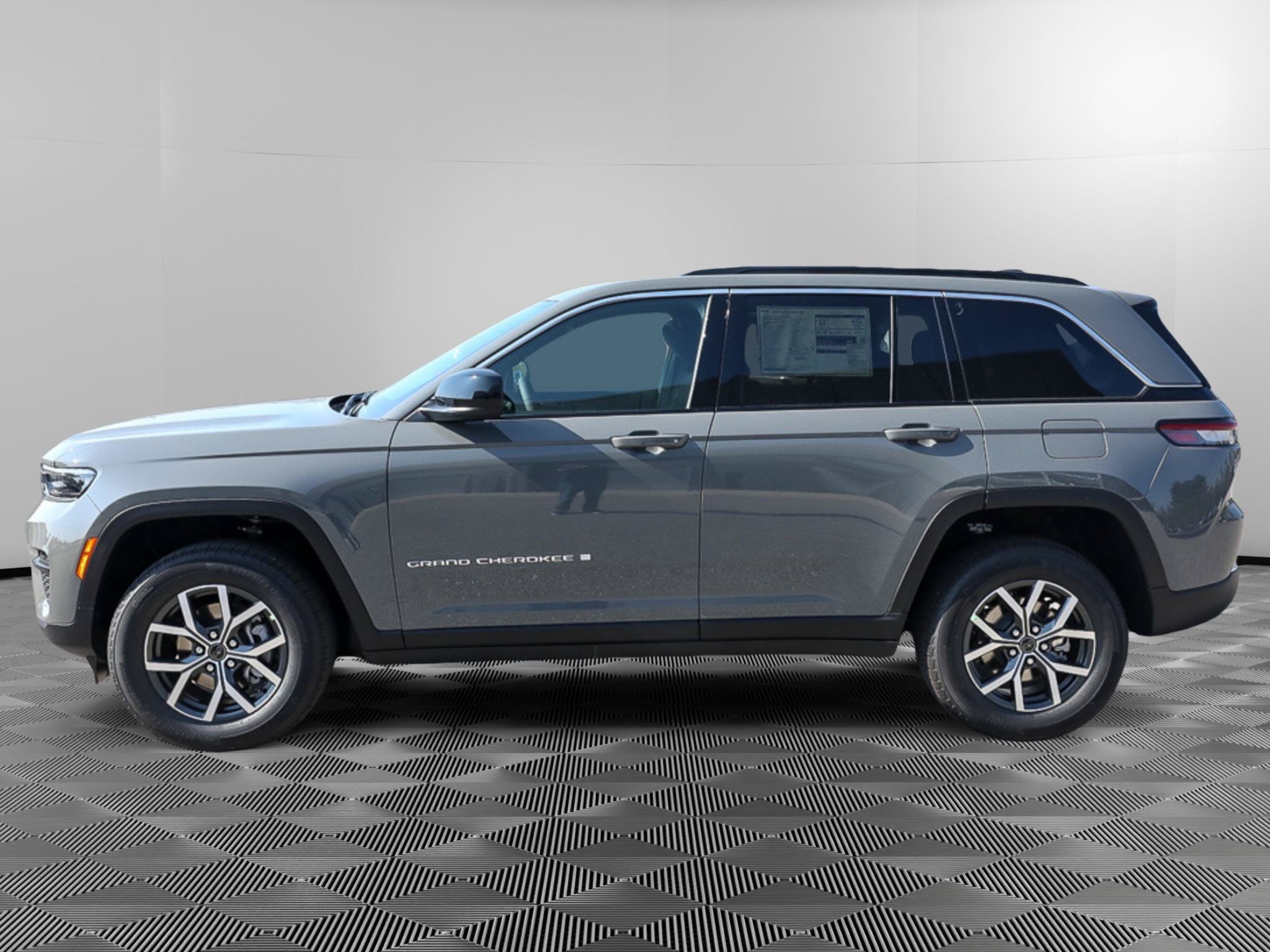 New 2027 Jeep Grand Cherokee Laredo X AWD/4WD image 3