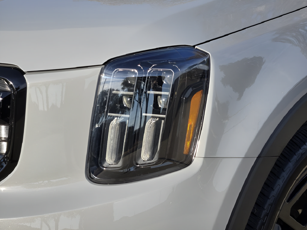 Used 2025 Kia Telluride EX X-Line AWD/4WD image 9