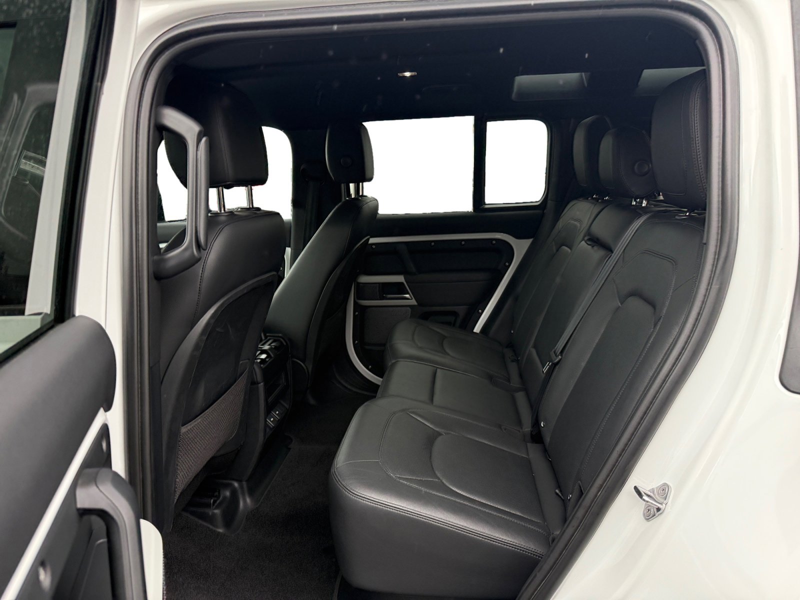 Used 2024 Land Rover Defender 110 S image 16