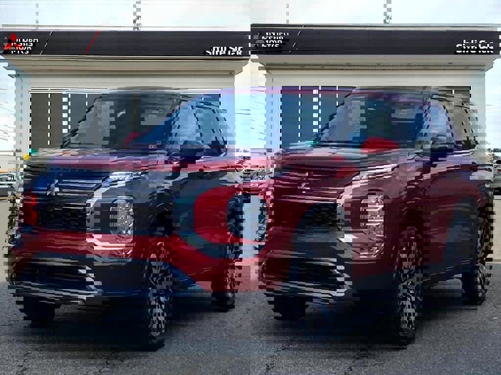 New 2025 Mitsubishi Outlander SE image 1