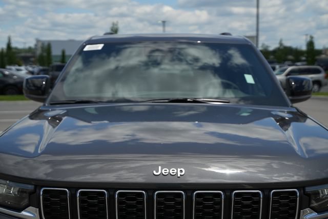 New 2026 Jeep Grand Cherokee Laredo w/ Trailer Tow Package AWD/4WD image 40