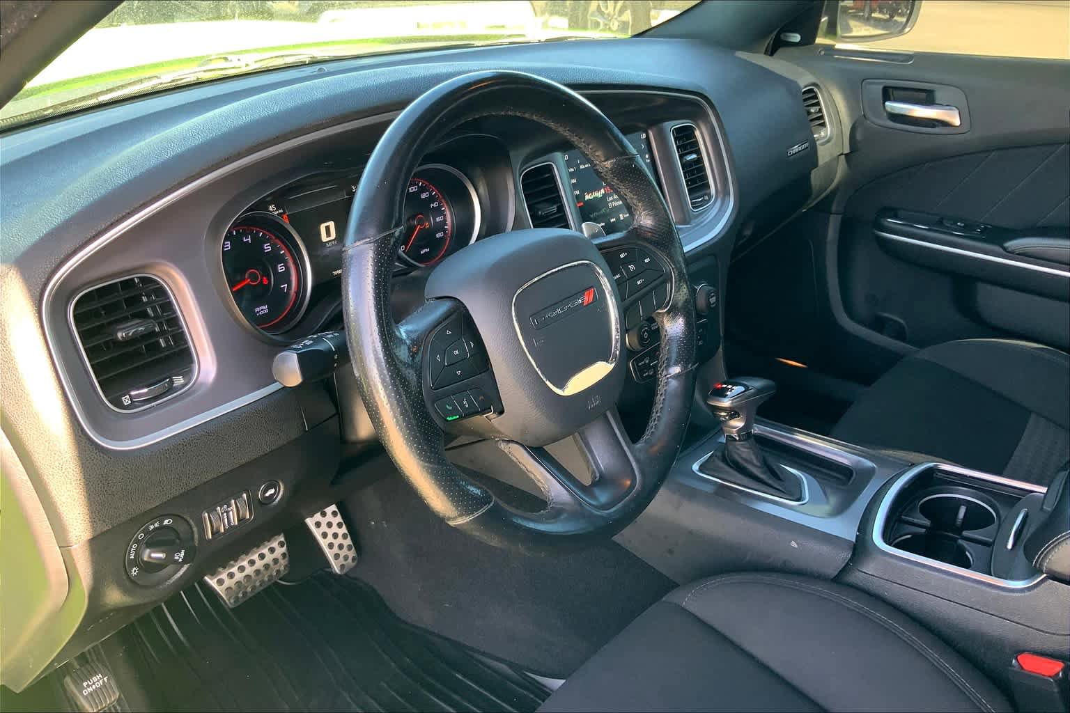 Used 2019 Dodge Charger Scat Pack RWD image 17