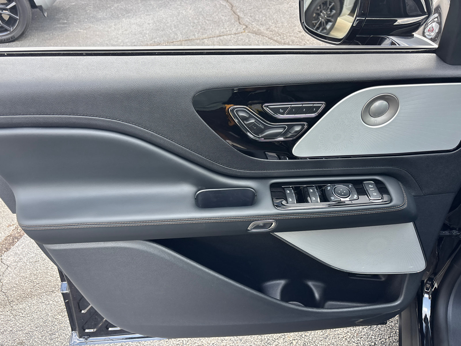 New 2026 Lincoln Aviator Reserve AWD/4WD image 11