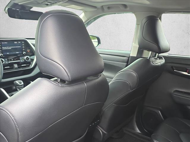 Used 2022 Toyota Highlander XLE FWD image 17