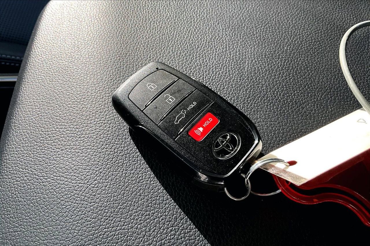 Used 2025 Toyota 4Runner Limited image 32