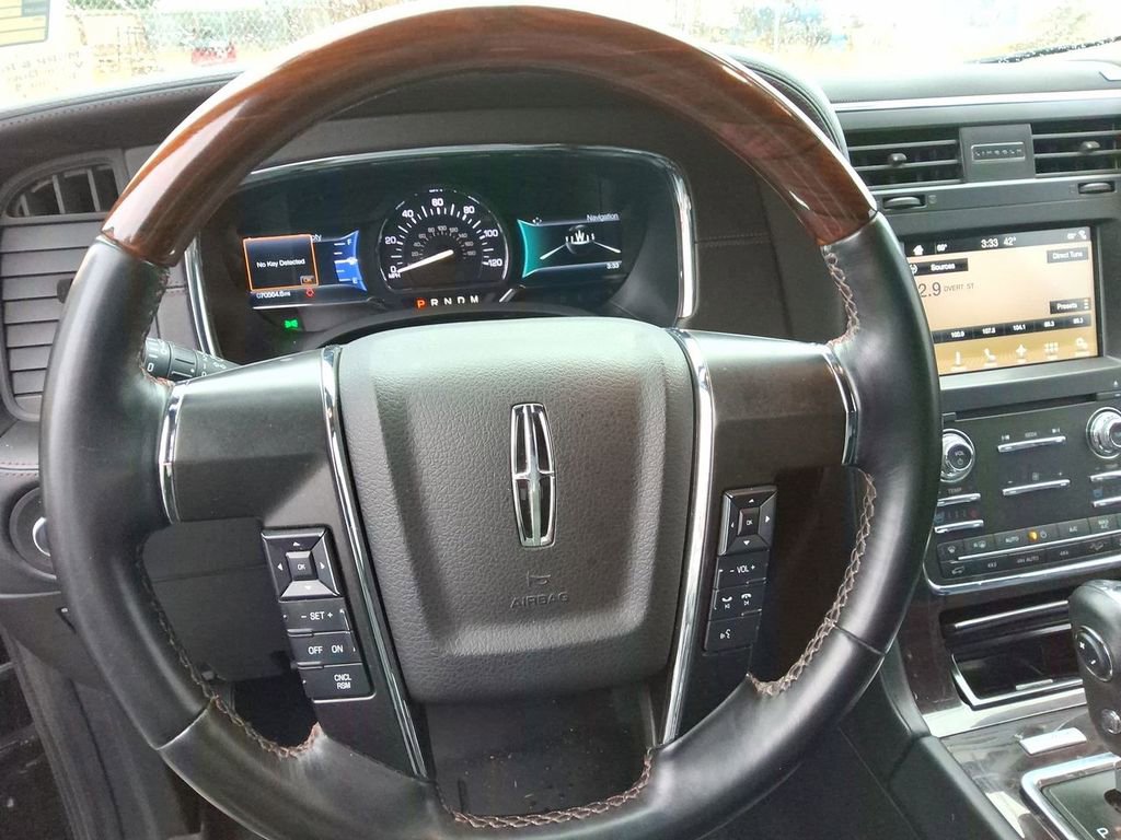 Used 2017 Lincoln Navigator Reserve AWD/4WD image 13