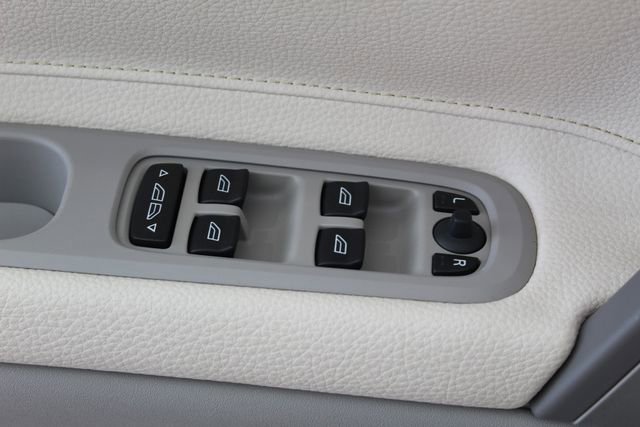 Used 2007 Volvo C70 T5 FWD image 17