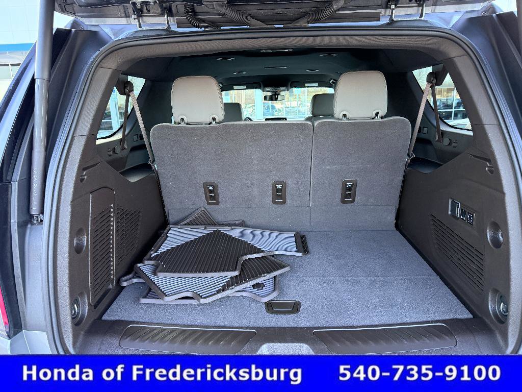Used 2022 Chevrolet Suburban LT w/ Luxury Package image 40