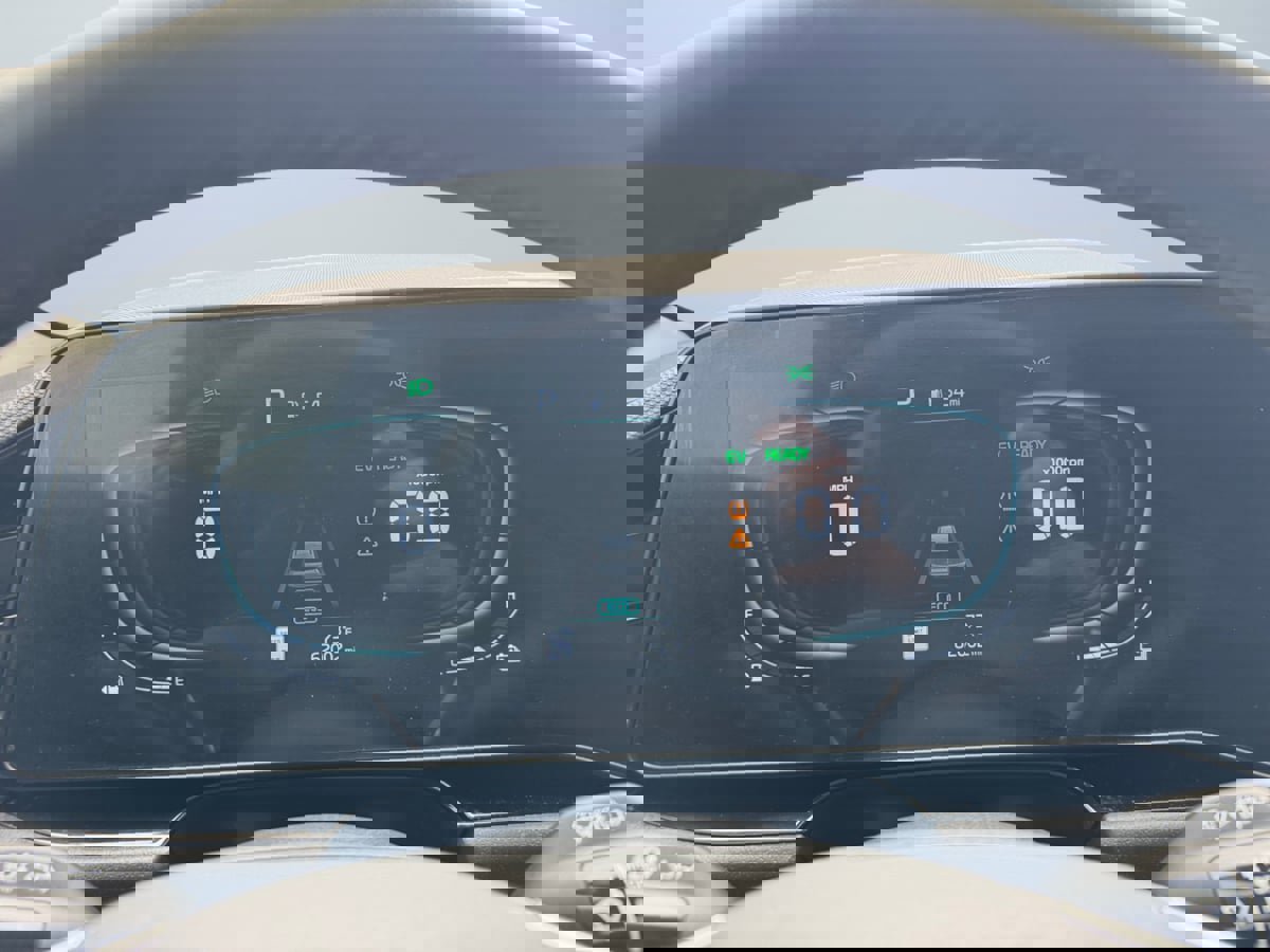 Used 2025 Kia Niro EX Touring image 12