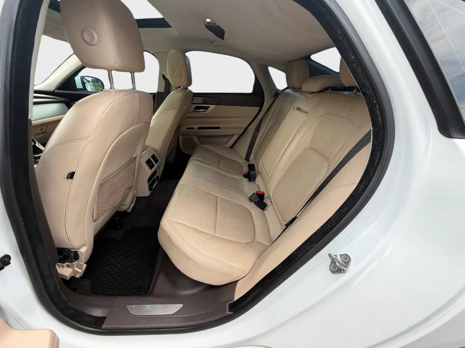 Used 2017 Jaguar XF Prestige RWD image 14