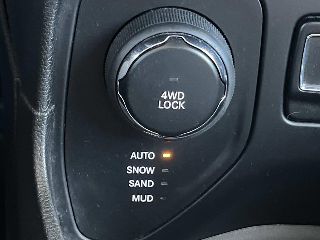 Used 2017 Jeep Renegade Latitude image 23