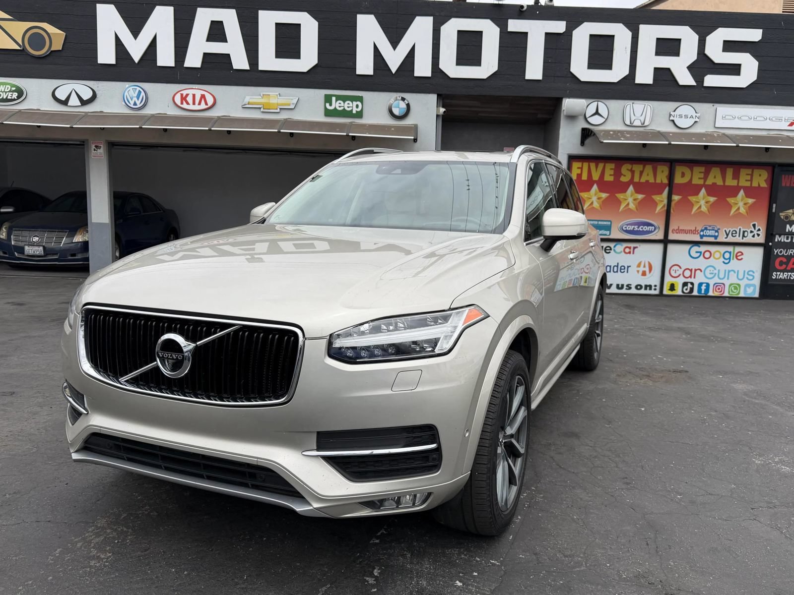Used 2018 Volvo XC90 T6 Momentum w/ Convenience Package AWD/4WD image 1