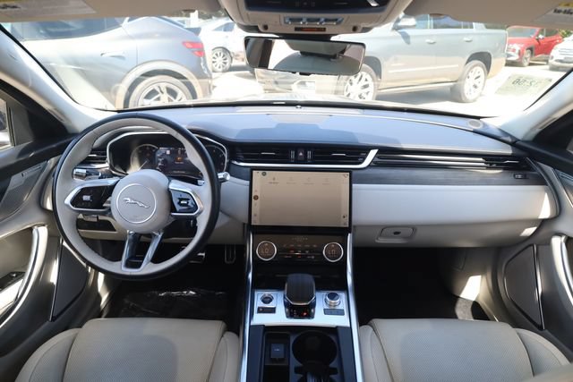 Used 2022 Jaguar XF SE RWD image 16