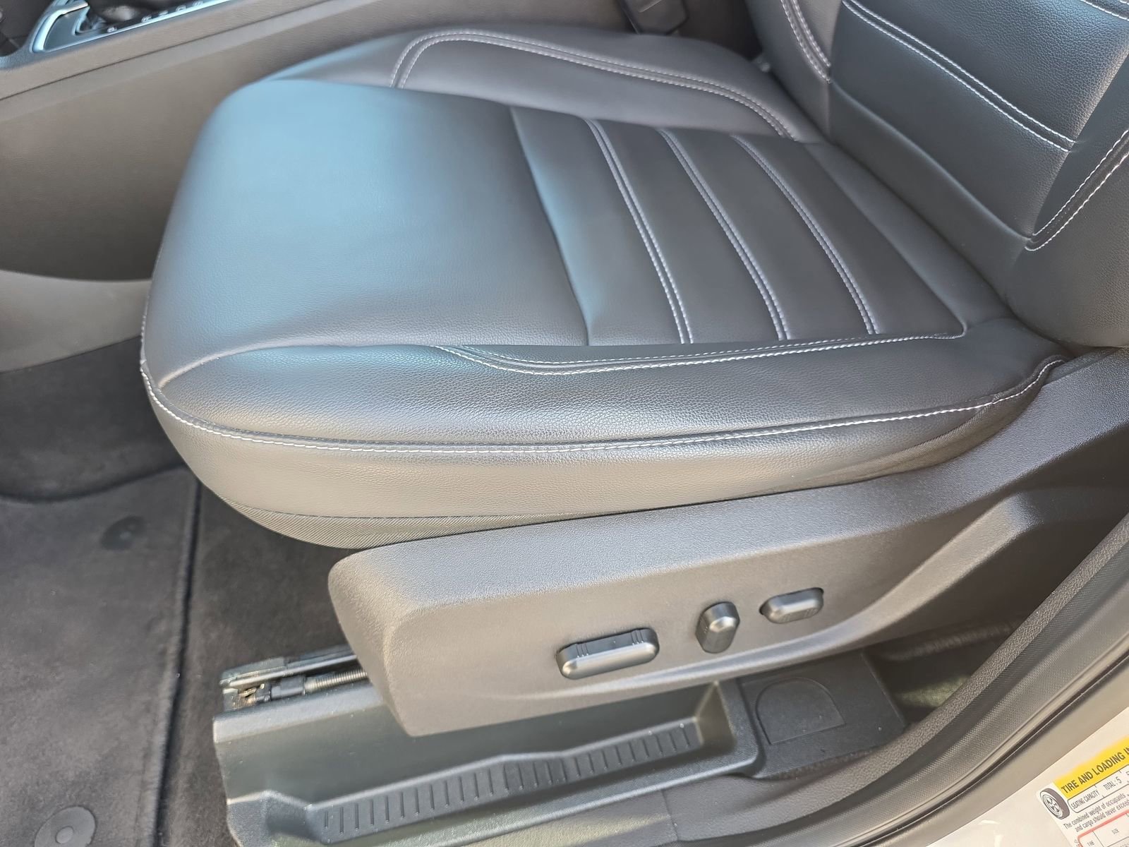 Used 2019 Ford Escape SEL image 28