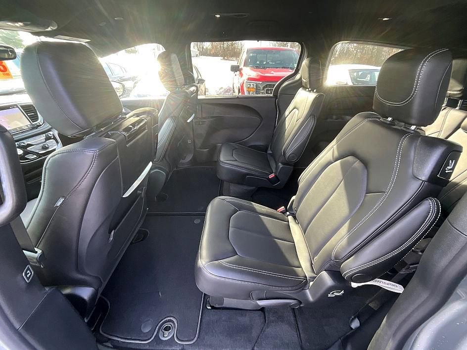 New 2026 Chrysler Pacifica Select image 31