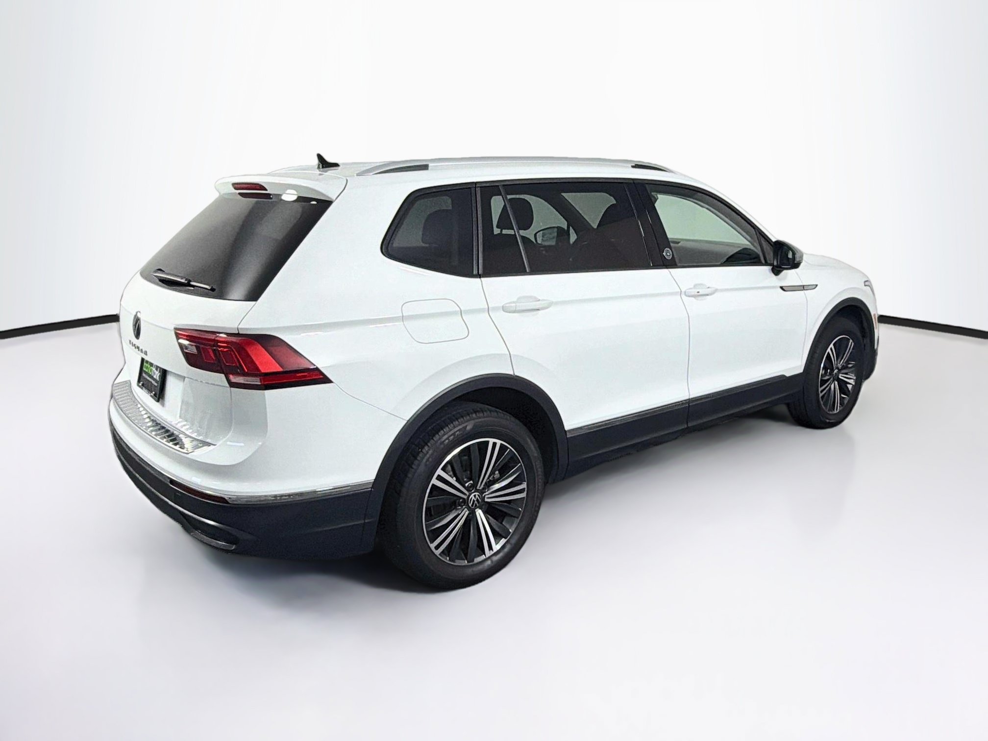 Used 2024 Volkswagen Tiguan Wolfsburg Edition FWD image 9