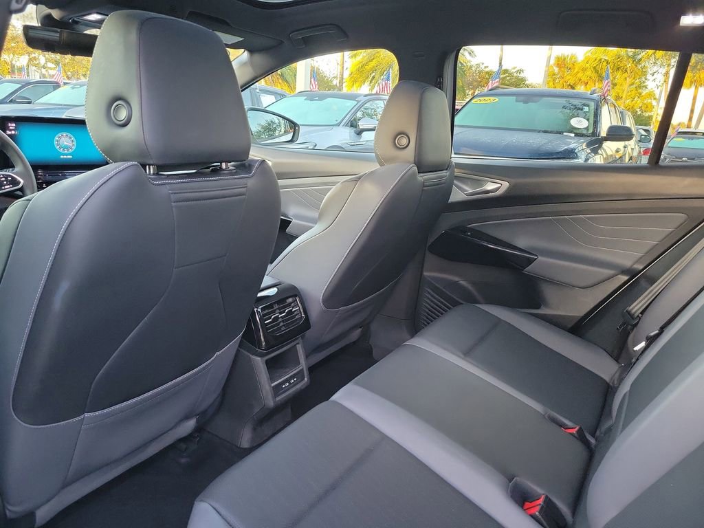 Used 2023 Volkswagen ID.4 S image 7