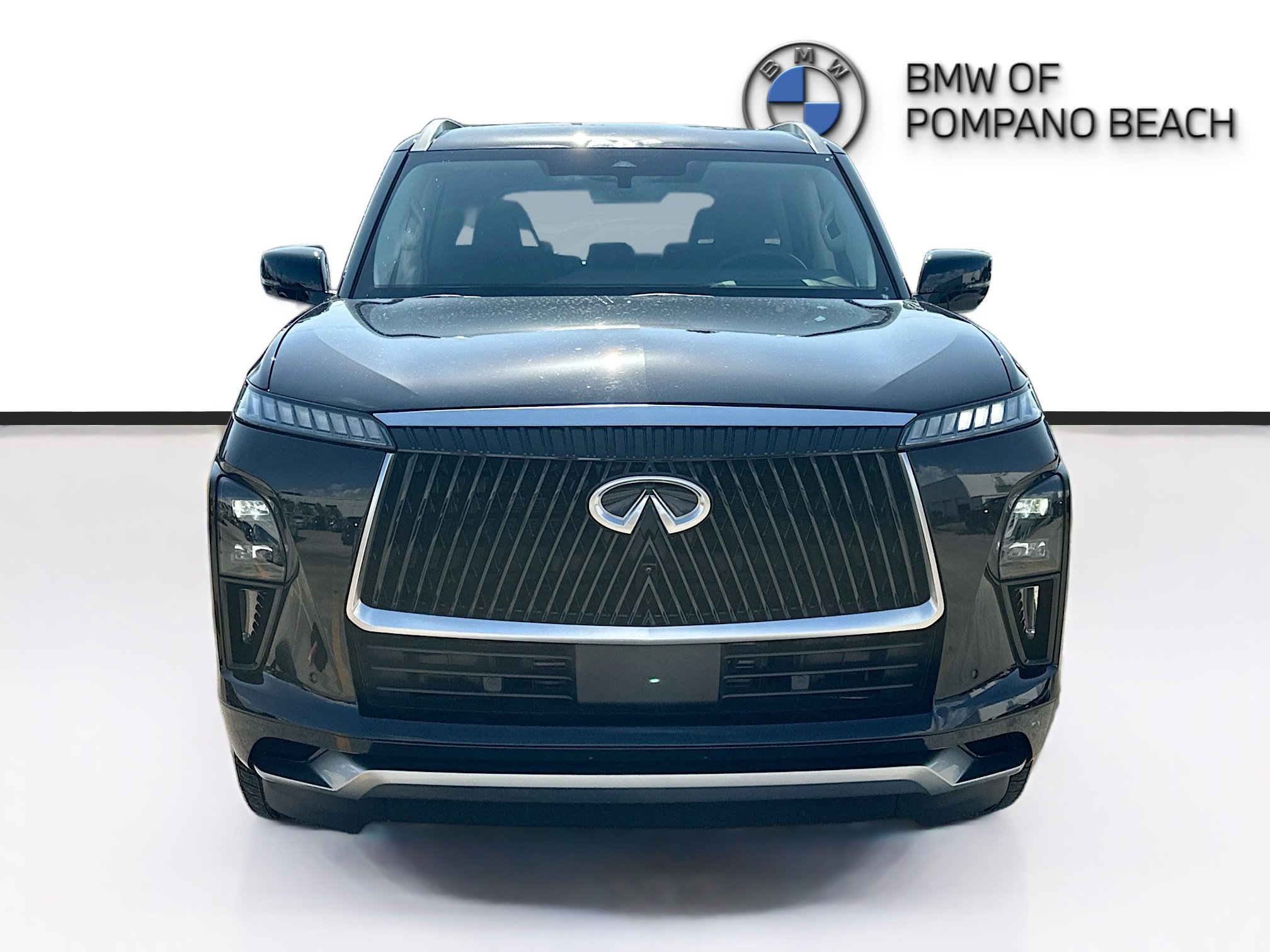 Used 2025 INFINITI QX80 Sensory image 2