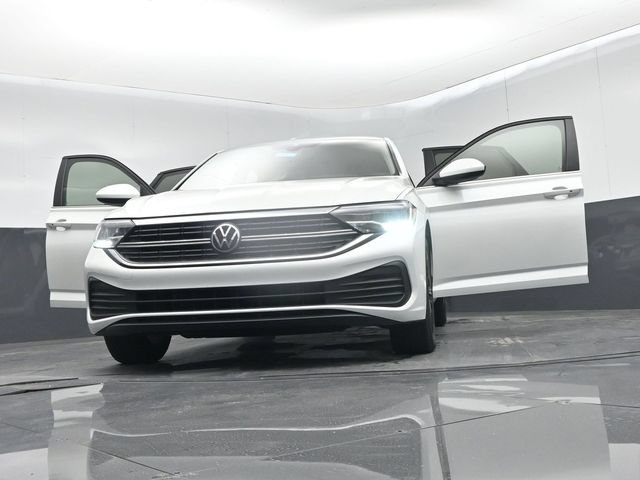 Used 2024 Volkswagen Jetta SE FWD image 68