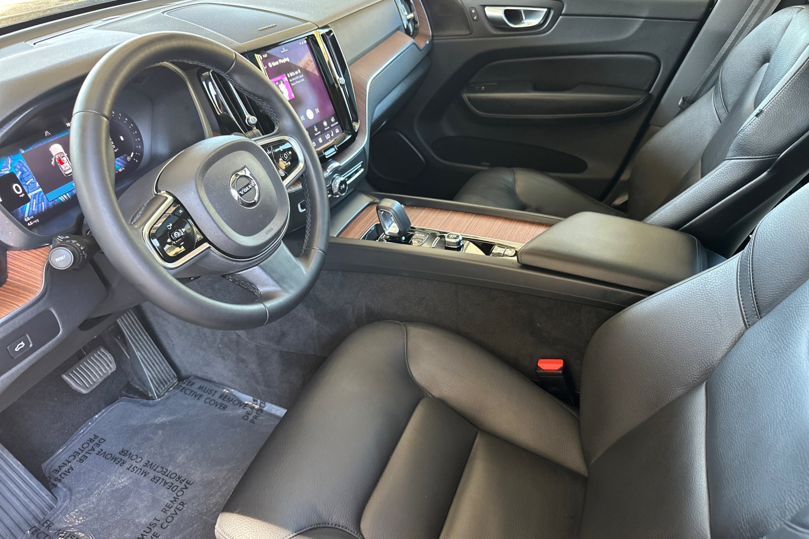 Certified 2023 Volvo XC60 B5 Plus w/ Climate Package FWD image 10