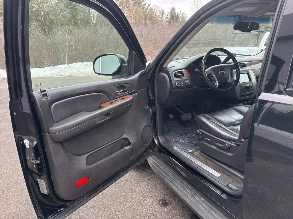 Used 2008 GMC Yukon SLT w/ SLT Preferred Equipment Group image 10
