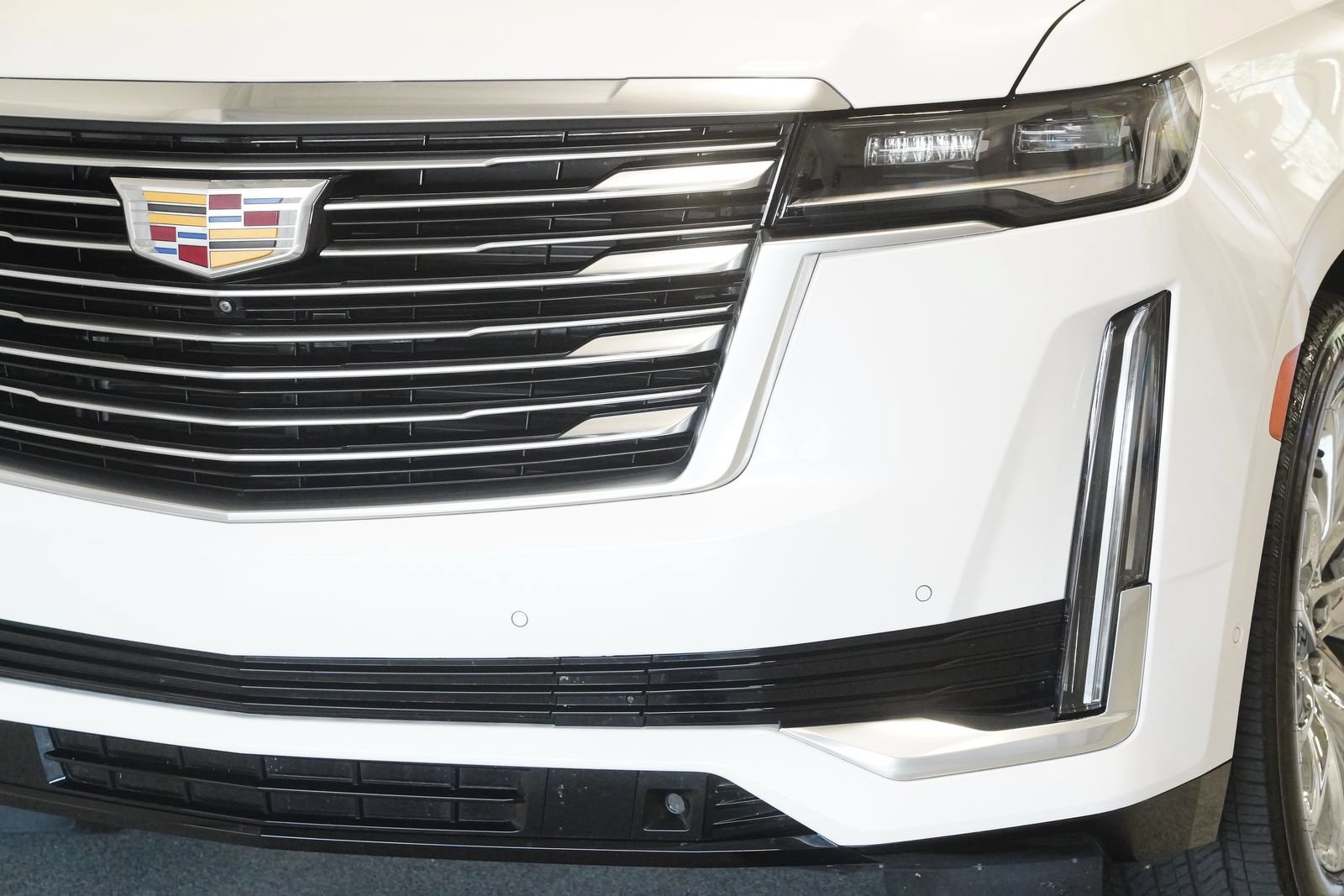 Used 2021 Cadillac Escalade Premium Luxury Platinum w/ Heavy-Duty Trailer Package AWD/4WD image 6
