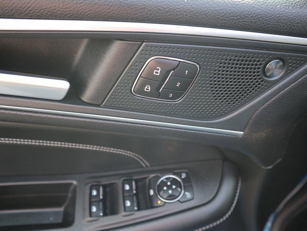 Used 2024 Ford Edge Titanium image 19