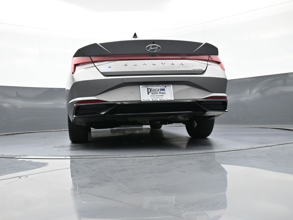 Certified 2023 Hyundai Elantra Limited w/ Preferred Accessory Package FWD image 30
