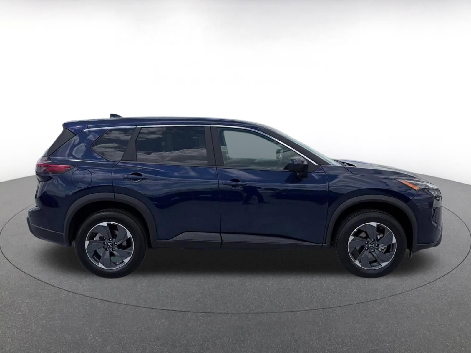 Used 2025 Nissan Rogue SV FWD image 16