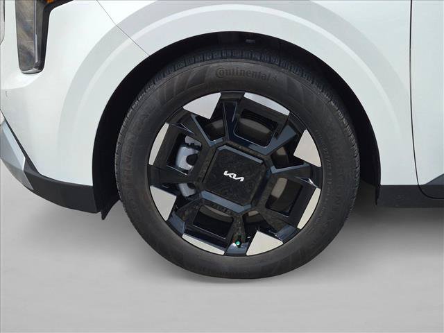 Used 2025 Kia Carnival EX FWD image 24