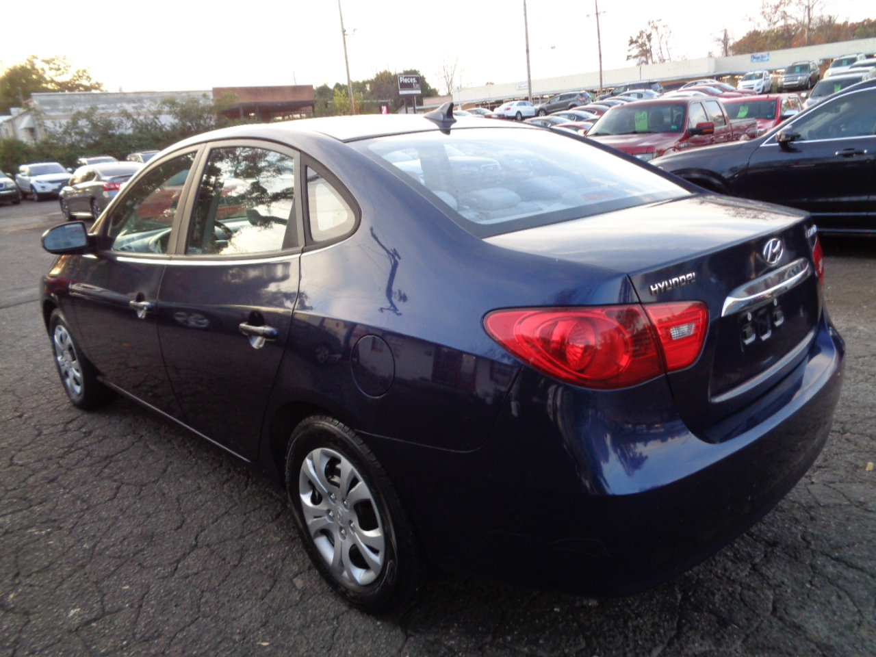 Used 2010 Hyundai Elantra GLS image 7