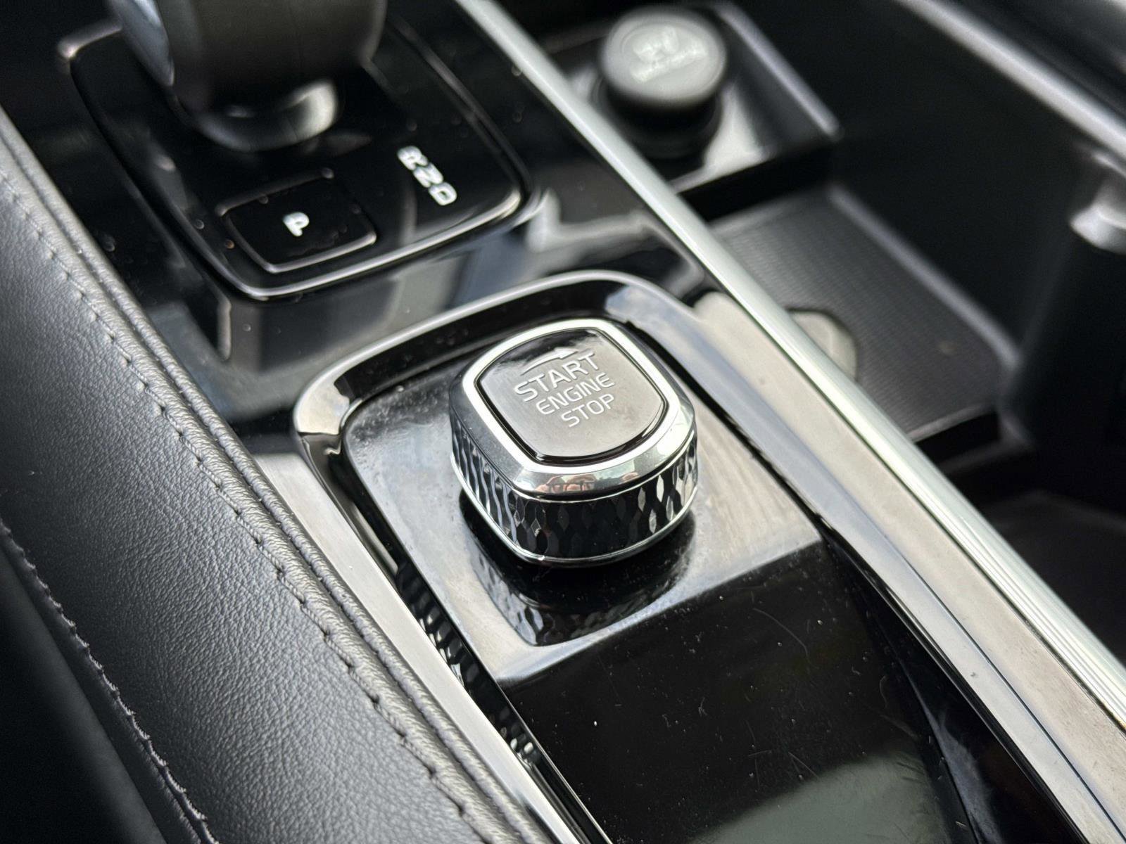 Used 2024 Volvo XC90 B5 Core w/ Protection Package Premier image 14