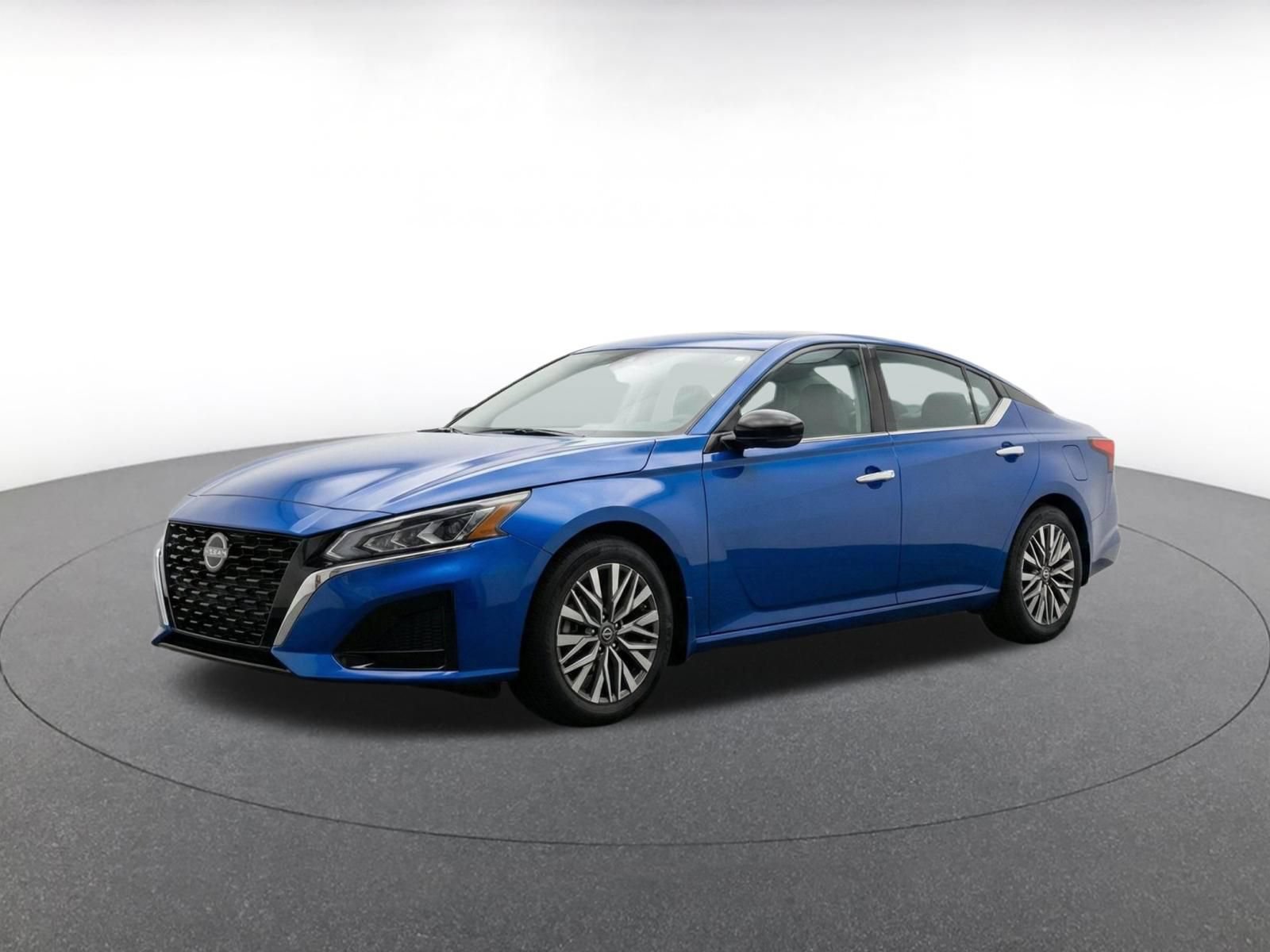 Used 2025 Nissan Altima 2.5 SV FWD image 3