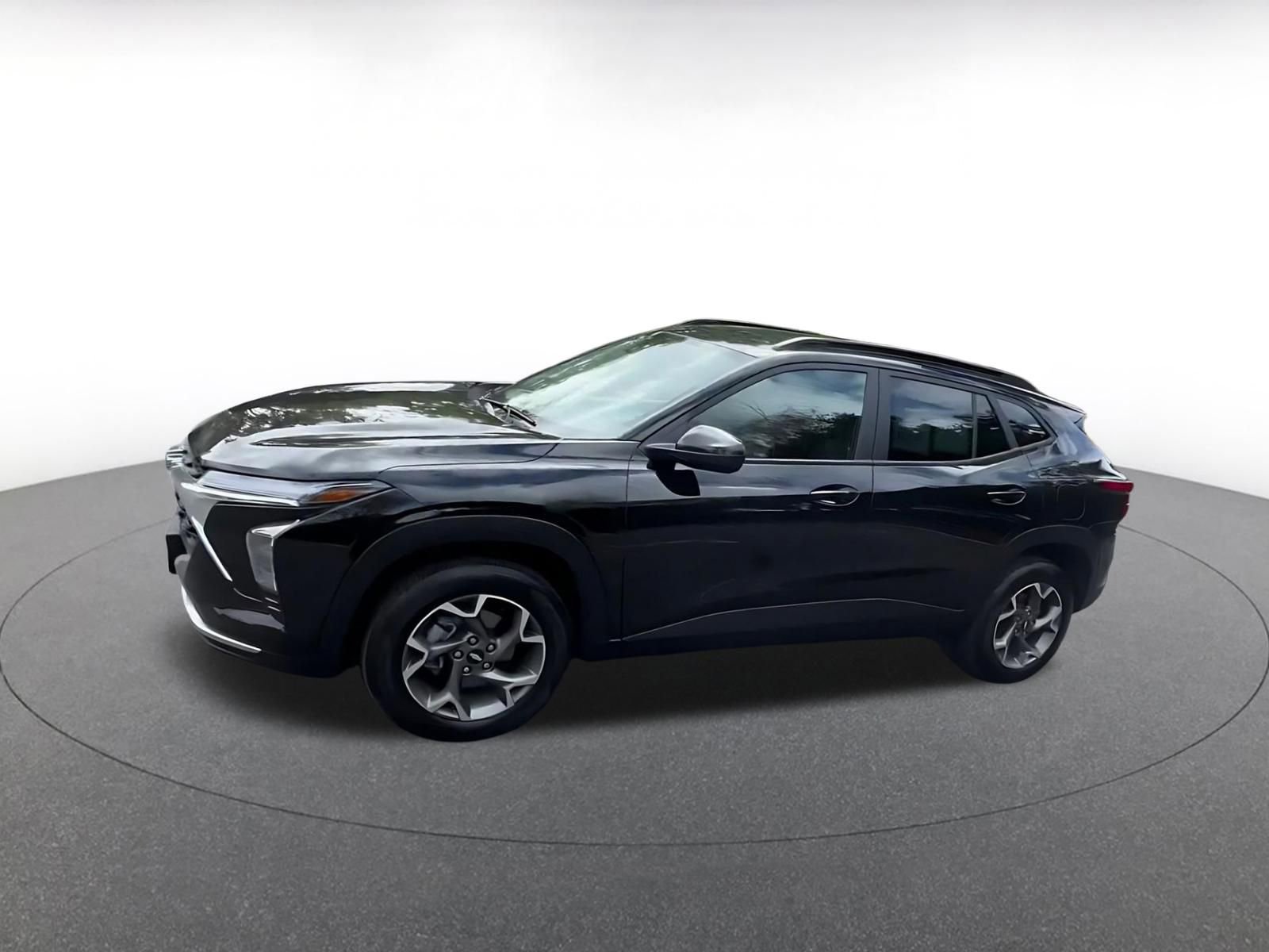 Used 2025 Chevrolet Trax LT w/ LT Convenience Package FWD image 8