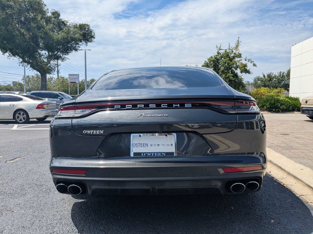 Used 2022 Porsche Panamera RWD image 5